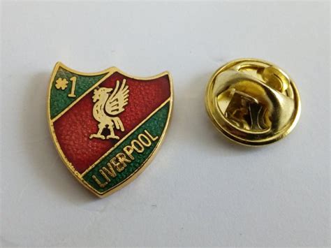 Liverpool Fc Football Pin Badge Köp På Tradera 586159703