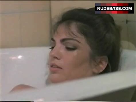 Brinke Stevens Naked In Bathtub Haunting Fear Nudebase Com