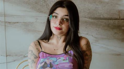Lucy Rojo La Doble De Karely Ruiz Que Es Tatuadora Y Vive En Ecatepec