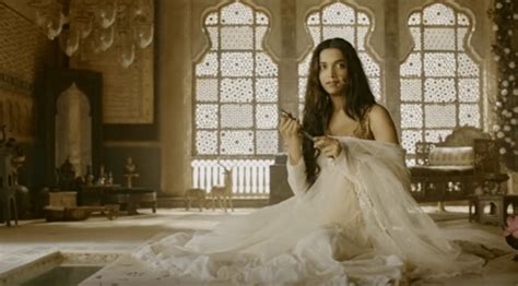 best of deepika padukone costumes dresses and looks in bajirao mastani