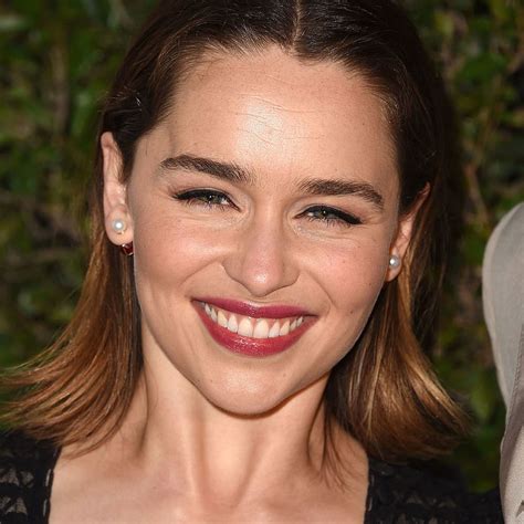 Emilia Clarke Goes Nude On Game Of Thrones Champions Body Positivity