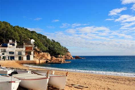 Boote Auf Dem Strand Bei Tamariu Costa Brava Spanien Stockfoto Bild Von Spanisch Strand