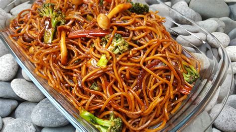 Dalam pisang terkandung karbohidrat, kalsium, vitamin c, dan betakarotein. Laman Dapur Helen: MEE GORENG CENDAWAN SERTA BROKOLI.......