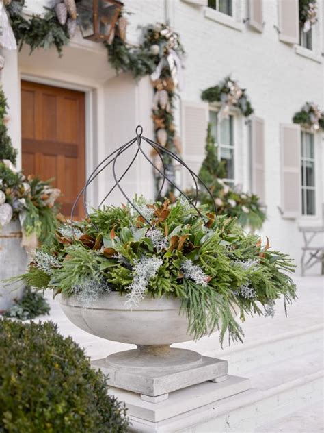 Make your home's exterior as festive as the inside with these outdoor holiday decorating ideas. Best Christmas Decor Ideas: Atlanta Show House 2016 ...