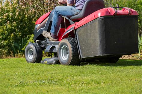 Best Garden Tractors Complete Reviews And Buying Guides Uphomely
