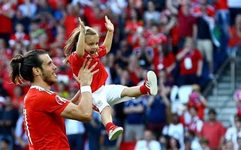 Gareth bale is appreciated most for his tremendous speed, crossing past the defenders quickly and gareth bale's efforts have helped wales qualify for the 2016 euro football league for the first time in the last 60 years. Gareth Bale Height, Weight, Age, Wife, Biography, Affairs ...