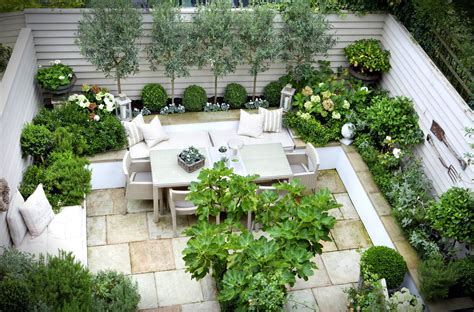Leopoldina Haynes Garden Grey And Green And White Courtyard