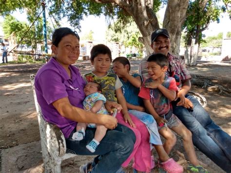 Familia Busca Ayuda Realidad De Pobreza En México