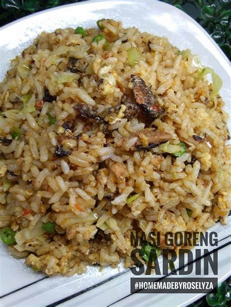 Keluarkan ikan sarden dan pisahkan dengan bumbunya. Resepi Nasi Goreng Sardin (Sedap dan Mudah) - Bidadari.My