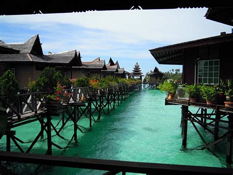 With ka'andaman spa added to the resort facilities in 2006, it completes the resort as a perfect haven for visitors. Mabul Water Bungalows | Borneo Packages