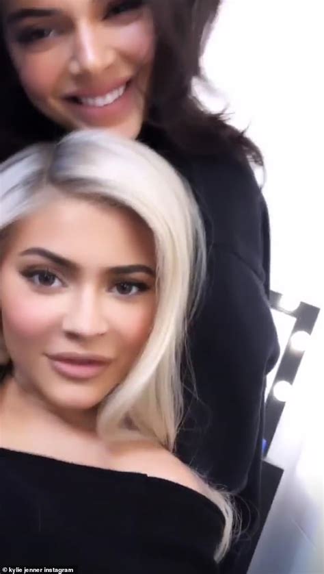 kylie jenner and sister kendall show their matching pouts as they pucker up for new instagram