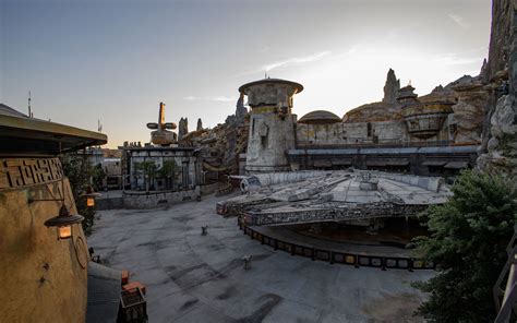 First Look At Galaxys Edge The Star Wars Attraction That