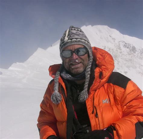 At 8,849 meters (29,032 feet), it is considered the tallest point on earth. Bergsteiger-Unglück: Deutscher Arzt stirbt am Mount ...