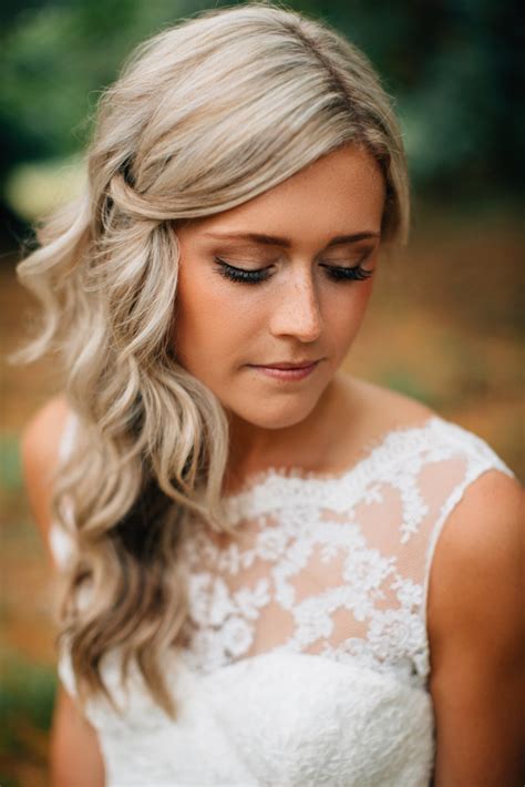 21 Casual Wedding Hairstyles That Make Everyone Love It