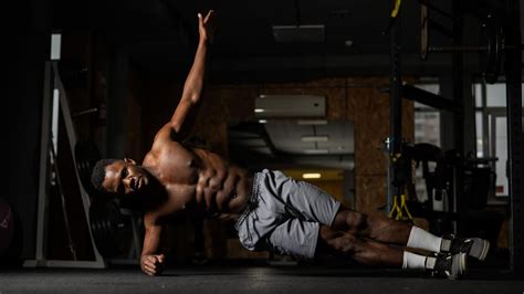 Learn How To Do A Side Plank With Proper Form Variations And Benefits