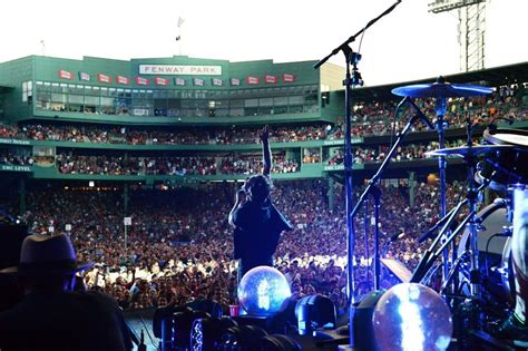 How Mlb Ballparks Turn Into Magical Concert Venues Artist Waves A