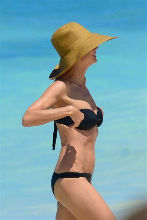 Heidi Klum In Bikini At A Beach In Bahamas Hawtcelebs The Best