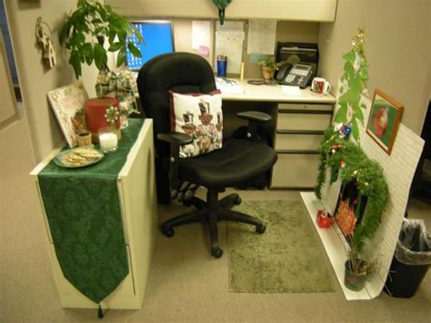 15 simple ways to turn a cubicle into an enjoyable workspace. Decoration, Elegant Black Office Chair Feats Fresh Cubicle ...