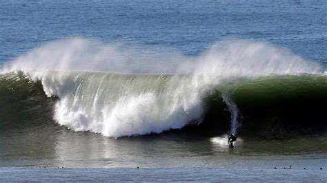 Ryan augenstein competes during heat 3 of the mavericks invitational big wave surf contest in half moon bay, calif., sunday, jan. Mavericks surf contest not happening Monday due to waves ...