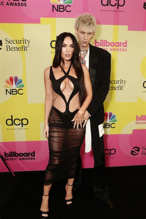 Megan fox burst onto the hollywood scene after starring alongside shia labeouf in 2007. Caras | Megan Fox elege vestido ousado para os Billboard ...