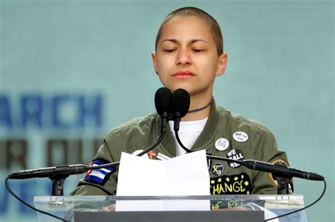 People Are Sharing A Fake Picture Of A Parkland Survivor Tearing Up The