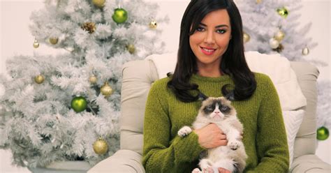 Aubrey Plaza Has Worst Christmas Ever As Grumpy Cat