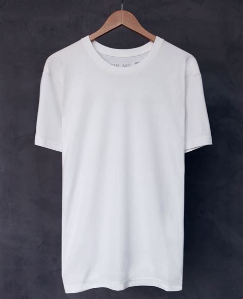 Camiseta Branca Básica Premium Strip Me Camisetas