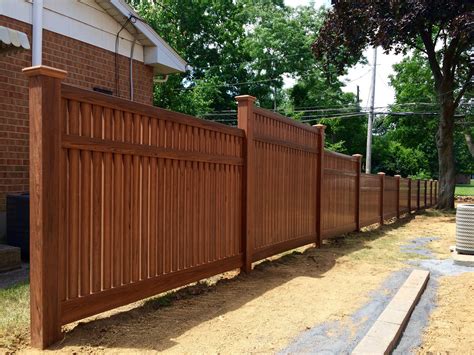 Vinyl Cedar Grain Semi Privacy Fence With 5 6 And 4 Sections