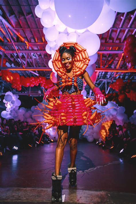 The Unpoppable Balloon Fashion Show Friday S Colorful Performance In Photos