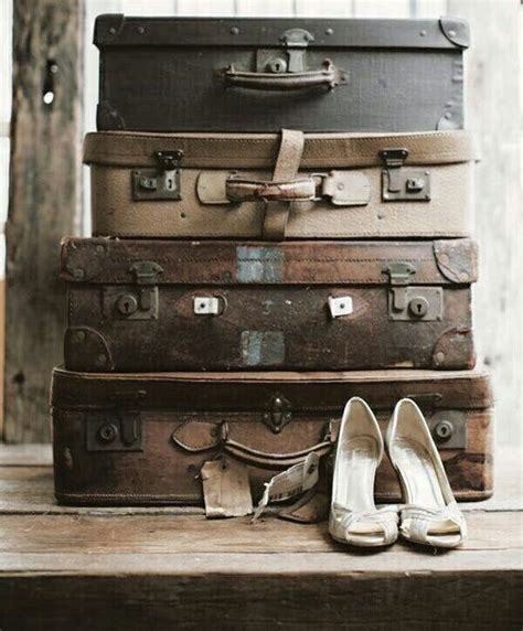 Pin By 𝒫𝒶𝓉𝓇𝒾𝒸𝒾𝒶 🍷 On A Sentimental Journey Vintage Suitcases Antique