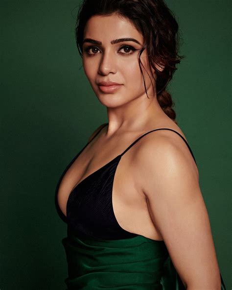 Samantha Ruth Prabhu Flaunts Her Hot And Sexy Curves In Black Bra Stuns