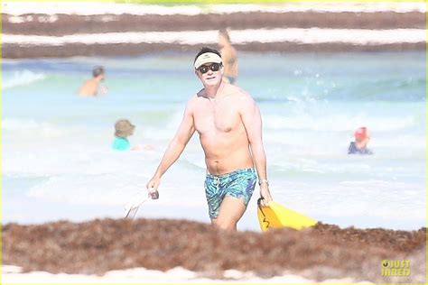 The Talk Host Jerry Oconnell Goes Shirtless On Beach Vacation With Wife Rebecca Romijn