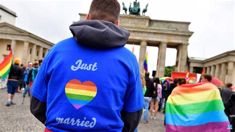 homosexuálové v německu se dočkali budou moct uzavírat sňatky zpravodajství ftv prima prima