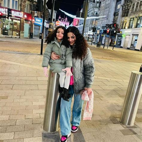 annie khalid beautiful new pictures with her daughter 24 7 news what is happening around us