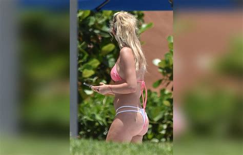Corinne Olympios Relaxes In Bikini After Bachelor In Paradise Scandal