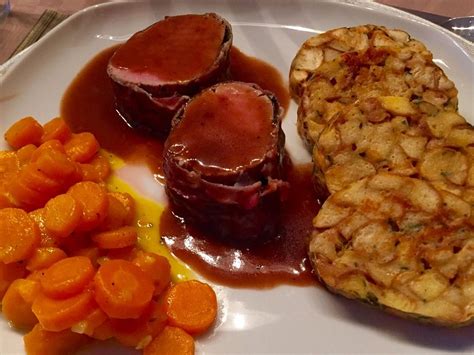 Rosa Gegartes Kalbsfilet Im Pancettamantel An Portweinsauce Von Harib Chefkoch