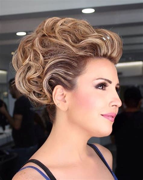 Today, you have that chance to change your overall look. 40 Best Short Wedding Hairstyles That Make You Say "Wow!"