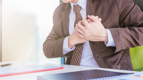It may be described as sharp, dull, pressure, heaviness or squeezing. Left Side Chest Pain When Exhaling: Possible Causes ...