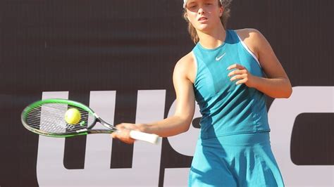 Born 31 may 2001) is a polish professional tennis player. Iga Świątek. Kim jest młoda tenisistka. Wzrost, wiek ...