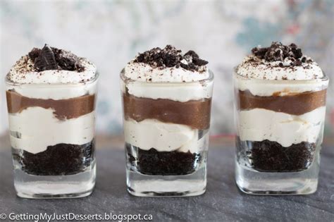 Shooters, cake cups, mini desserts ~ whatever you choose to call them, started out as a restaurant trend and has made its way over to weddings. Shot Glass Desserts for People who Like to Snack