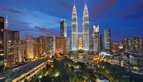 The average flying time for a direct flight from kuala lumpur, malaysia to jakarta is 2 hours 7 minutes. Kuala Lumpur - Bali - Singapur - Jakarta Turu ...