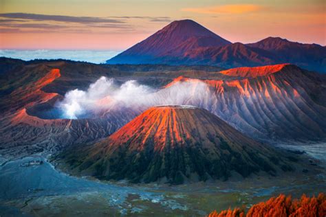 Mount Bromo Crater Tour With Itinerary Ijen Crater Ijen Blue Fire