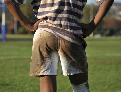 How to Remove Mud Stains From Clothing