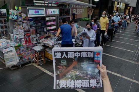 Apple Daily Filas Para Comprar La última Edición De Diario