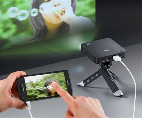 Smartphone Projector Offers Ultimate Portability