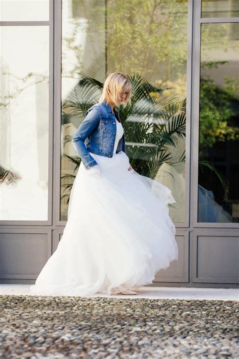 Einfach ein hochzeitskleid aus geld falten, mit dieser diy anleitung für ein kleid aus geldscheinen. Prinzessinnen Hochzeitskleid mit Jeansjacke | Brautkleider ...