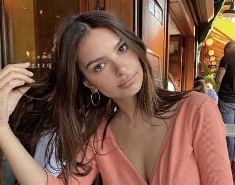 Emily Ratajkowski Cosmetic And Plastic Procedures What Is Real What Is Not