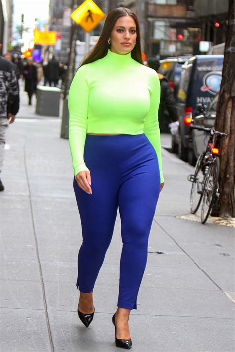 20 Photos Of Ashley Graham Flaunting Her Curves In Amazing Outfits