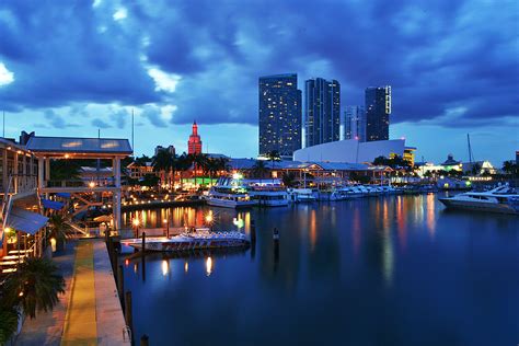 Bayside Downtown Miami Fl Downtown Miami San Francisco Skyline Downtown