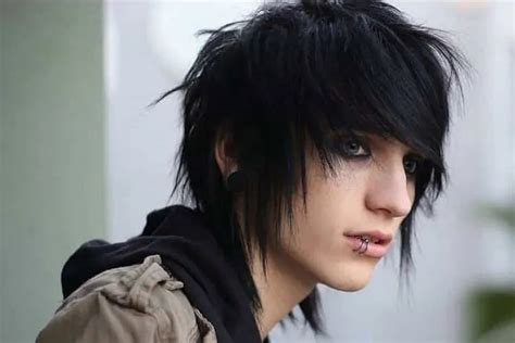35 Cool Emo Hairstyles For Guys 2024 Guide